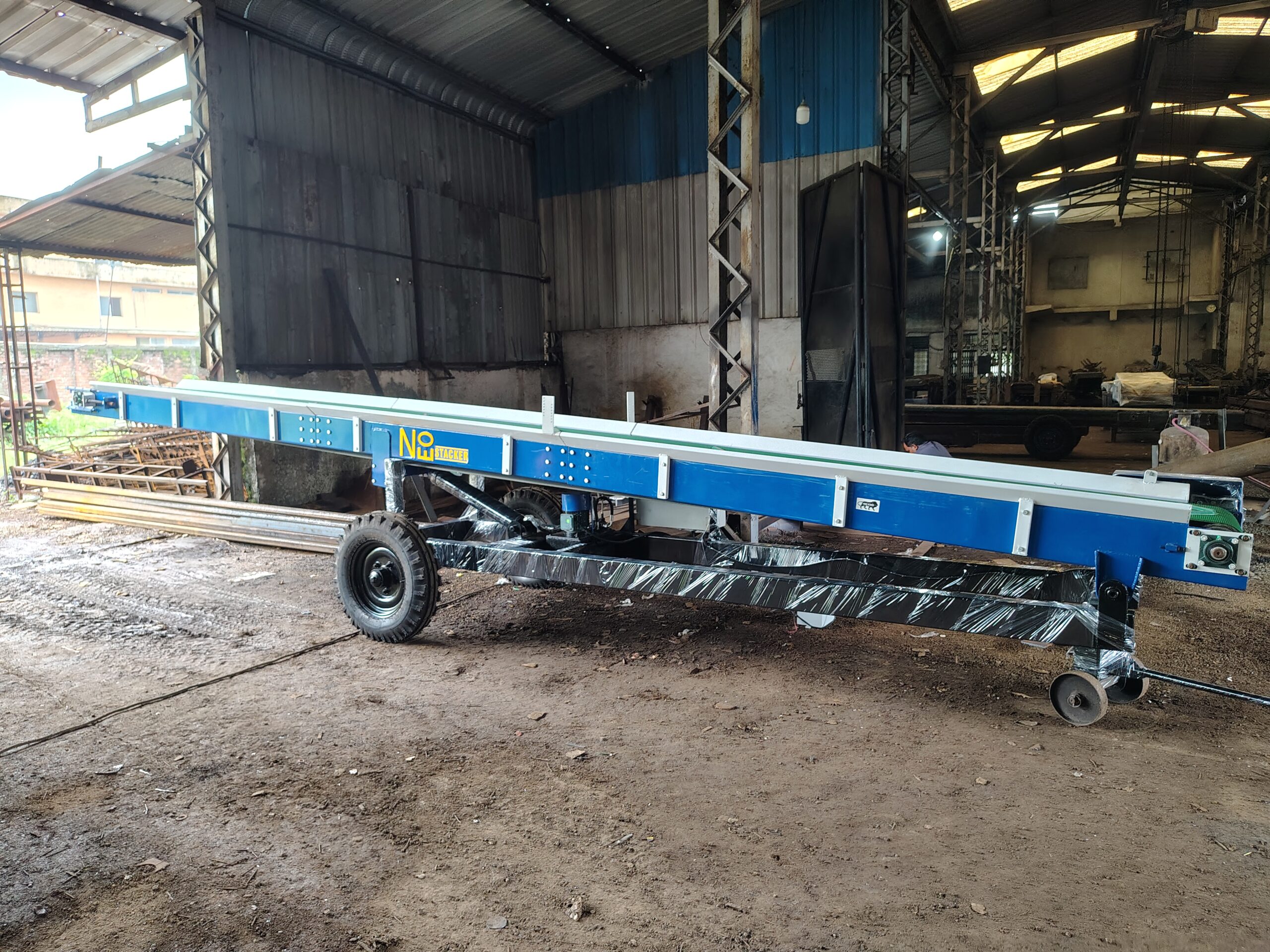 Stacker cum Truck Loader